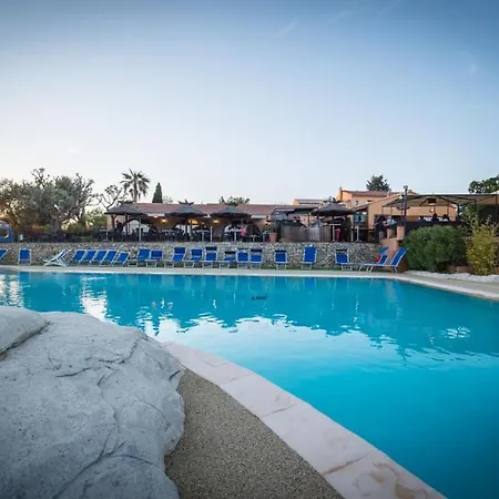 Camping Le Mas De Pierredon **** - Maeva Camping